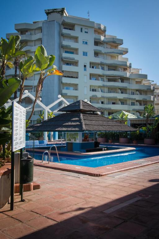 Bazén v ubytovaní Holidays2Benal Beach Terraza Solarium alebo v jeho blízkosti