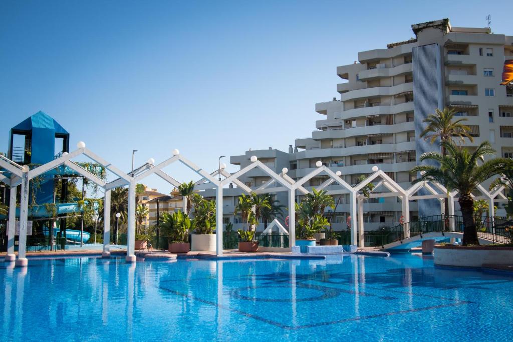Bazén v ubytovaní Holidays2Benal Beach Terraza Solarium alebo v jeho blízkosti