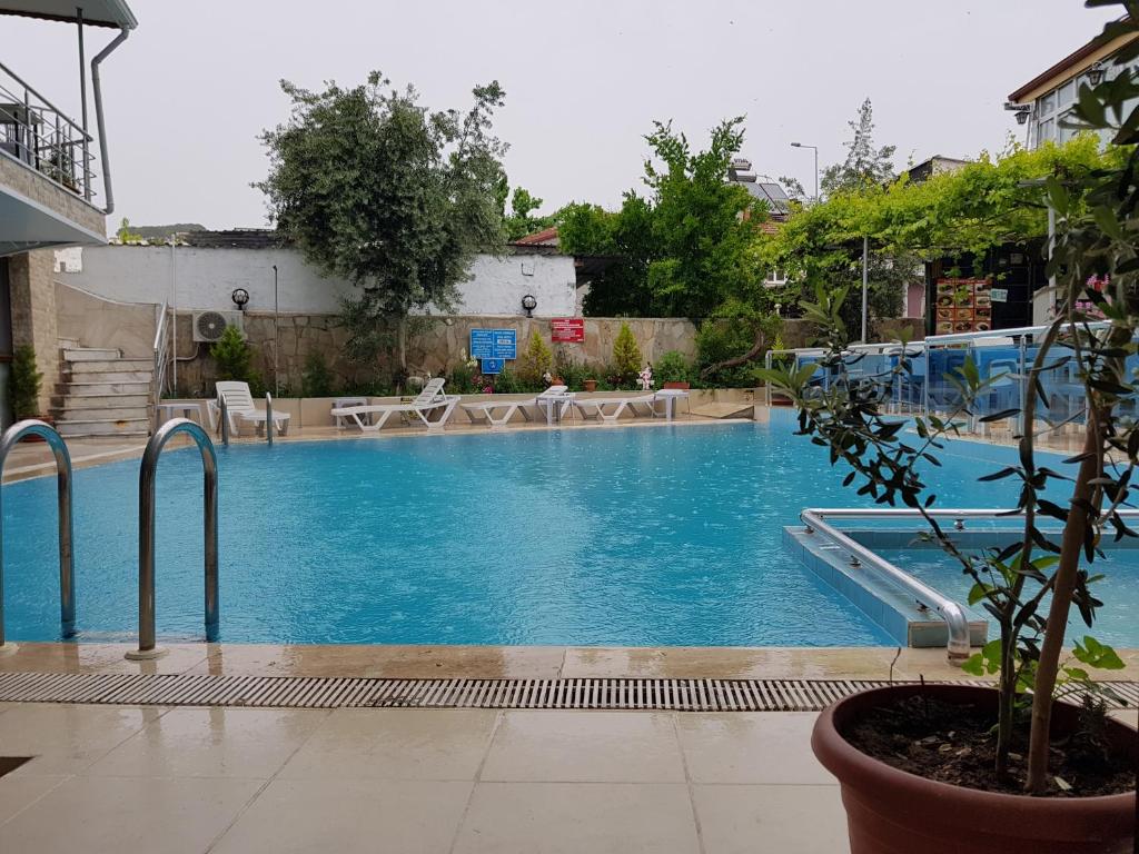 Bazén v ubytování Alida Hotel Pamukkale nebo v jeho okolí