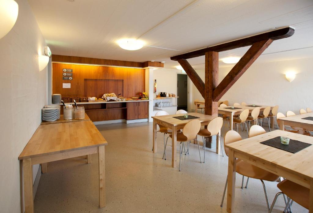 Kuchyň nebo kuchyňský kout v ubytování Danhostel Frederikshavn City