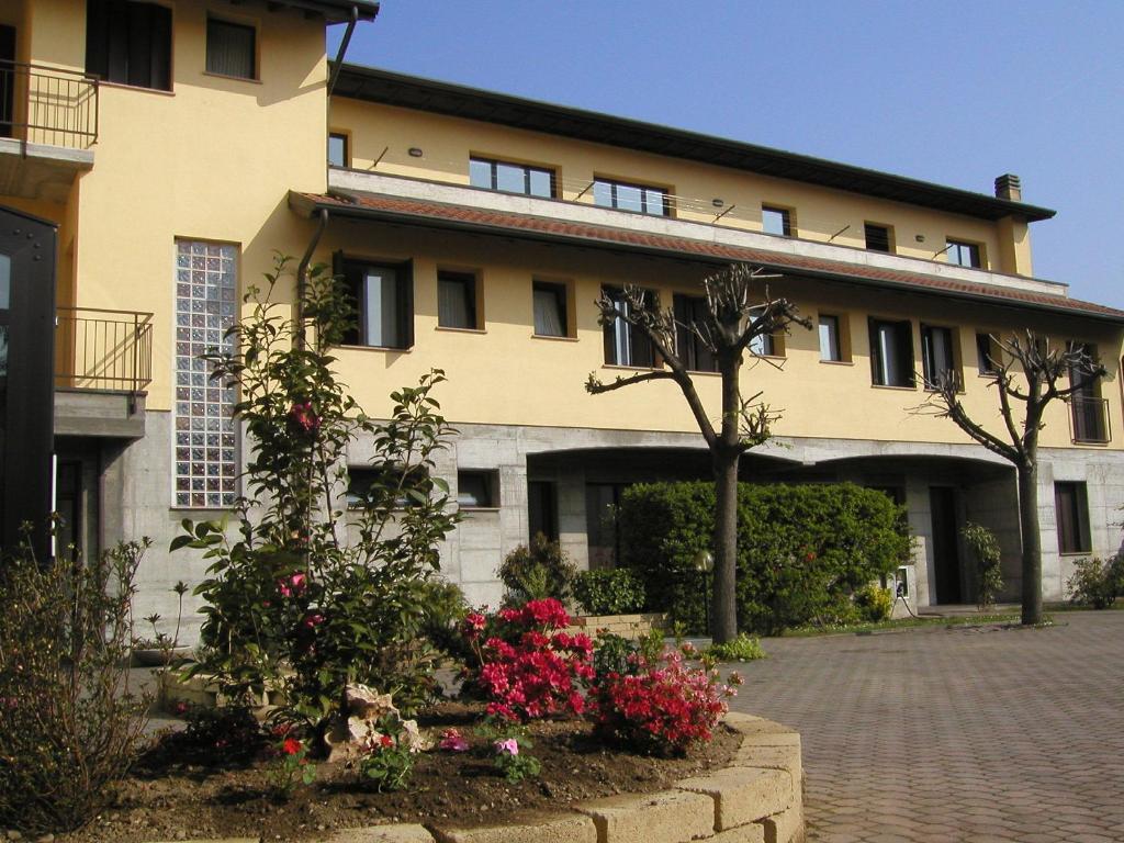 a large building with flowers in front of it at Albergo Sant'Anna in Solbiate Olona