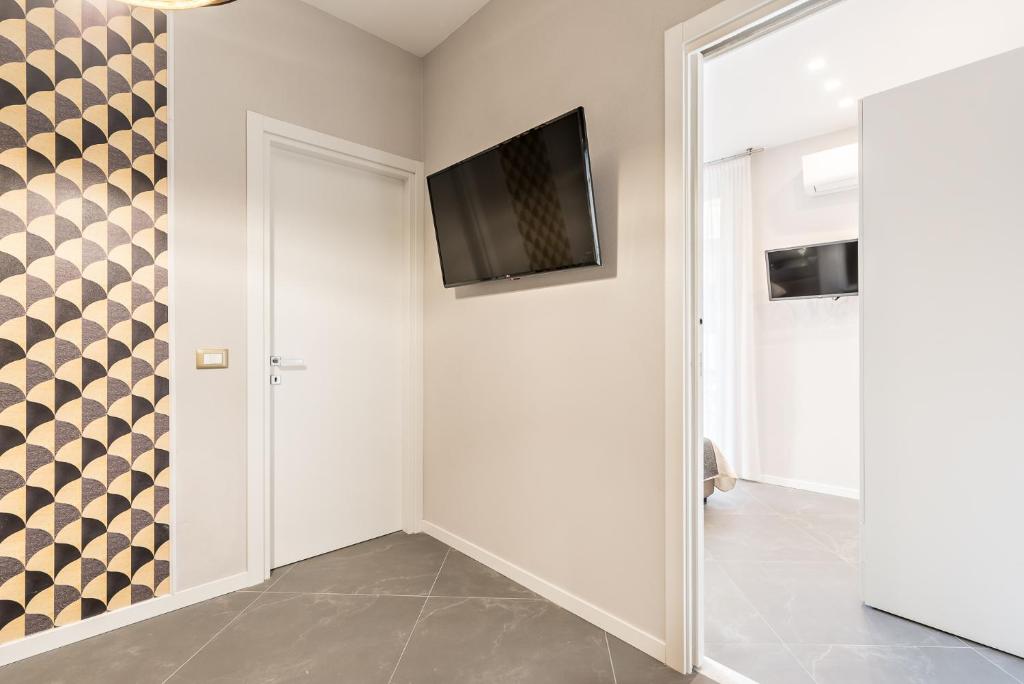 Televízia a/alebo spoločenská miestnosť v ubytovaní Benso Rooms