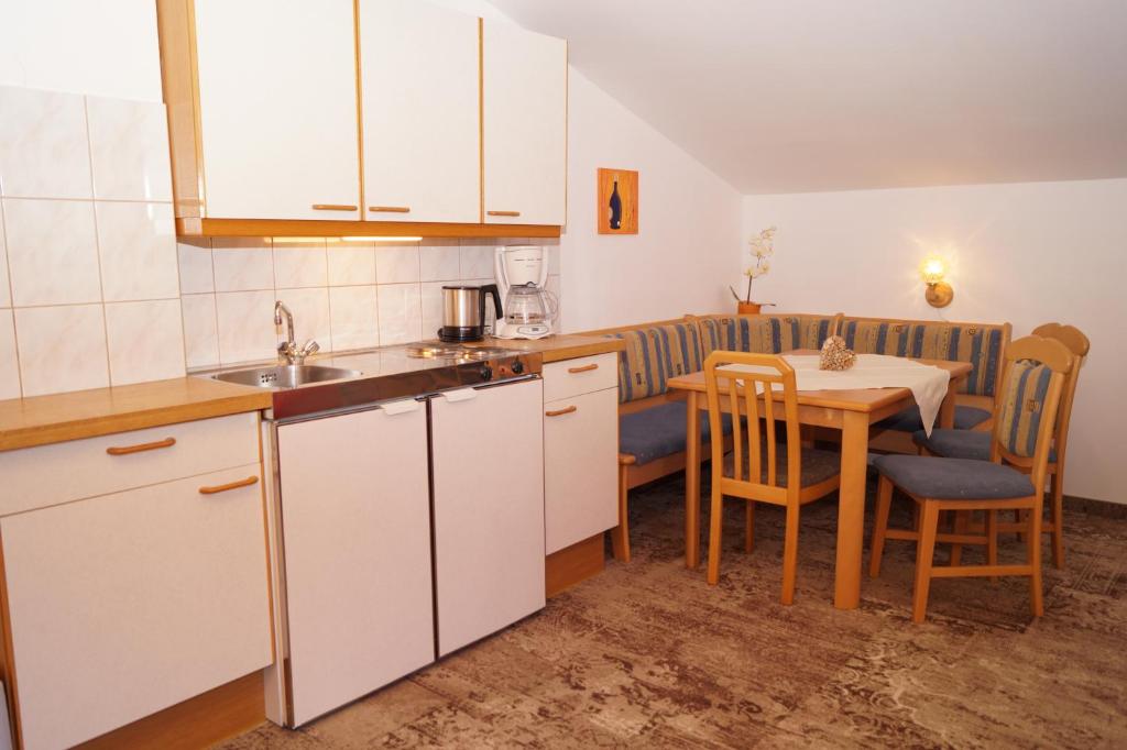Kuchyňa alebo kuchynka v ubytovaní Appartements Sonnberg