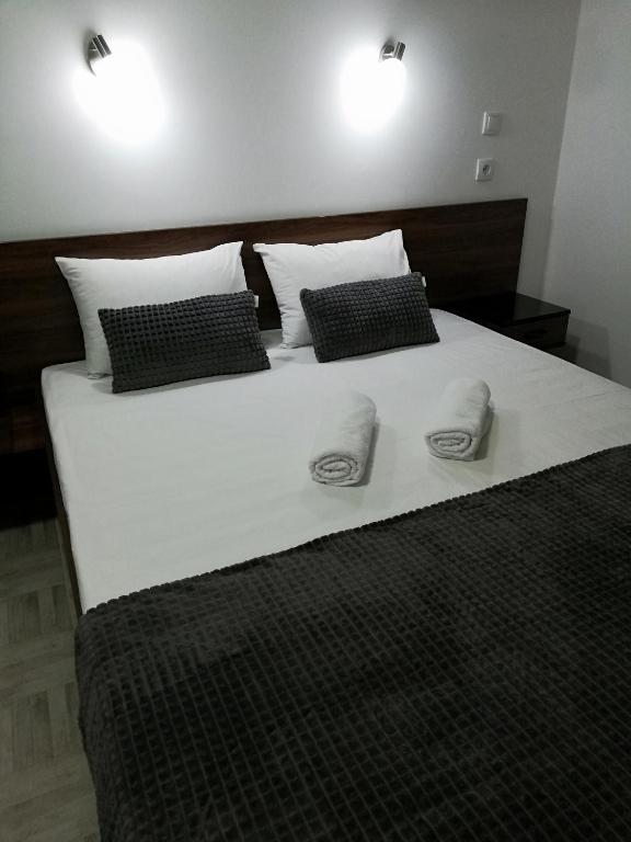 Postel nebo postele na pokoji v ubytování Apartmani Nana Sokobanja