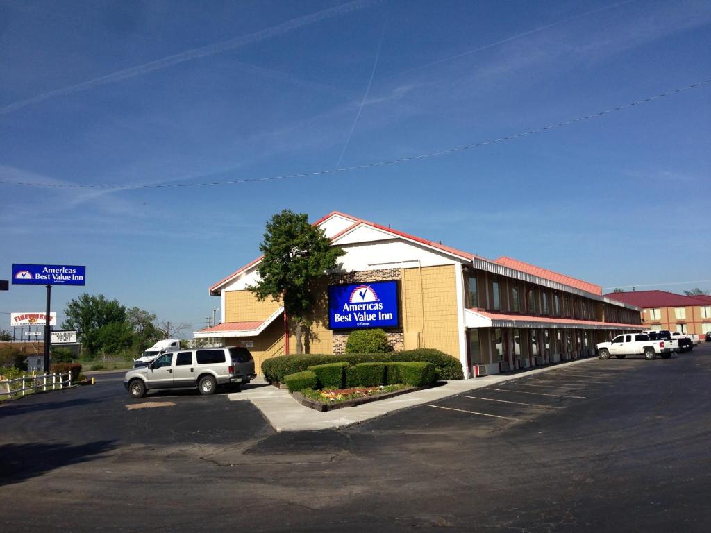 a store with cars parked in a parking lot at Americas Best Value Inn Tulsa I-44 in Tulsa