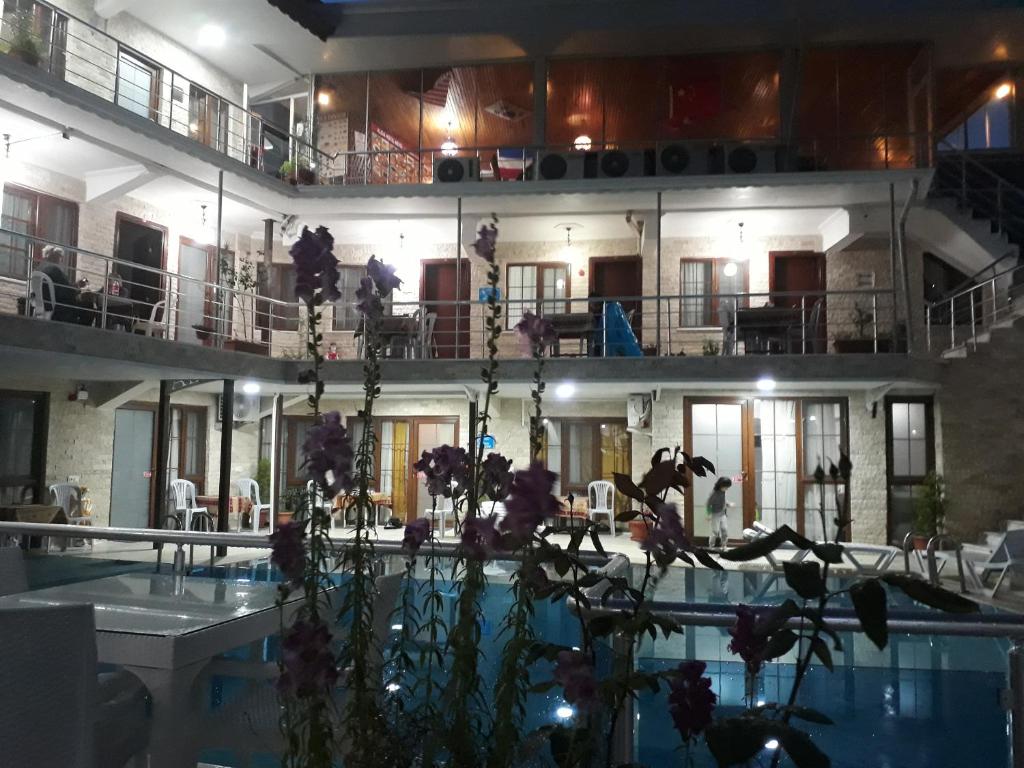Bazén v ubytování Alida Hotel Pamukkale nebo v jeho okolí