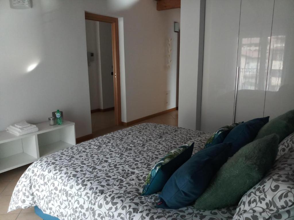 Residence Perlago - Apartment With Hill View