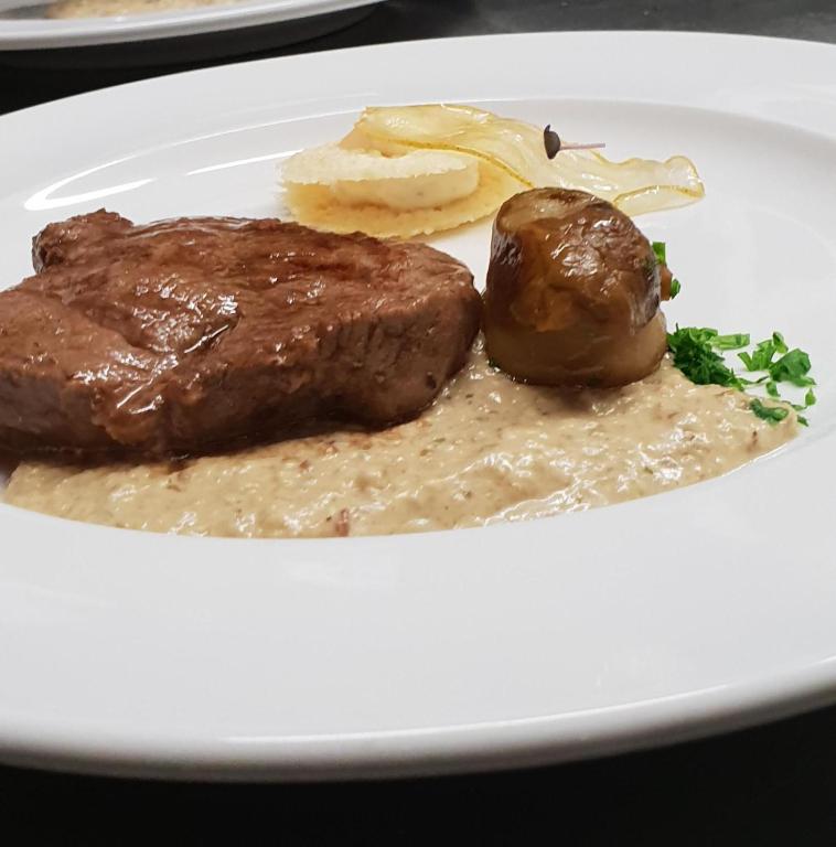 Jídlo v hotelu nebo okolí