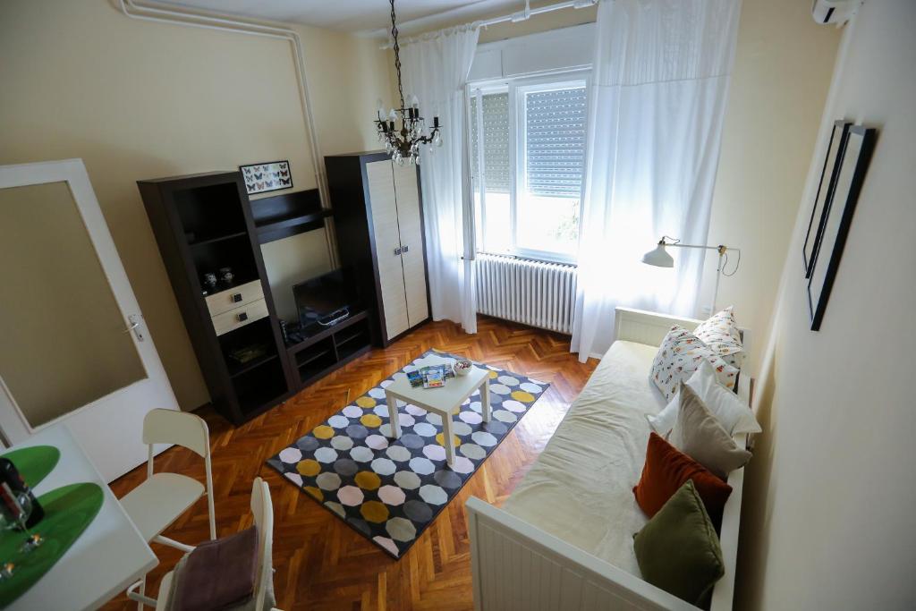 a living room with a couch and a coffee table at Studio Jasna in Novi Sad