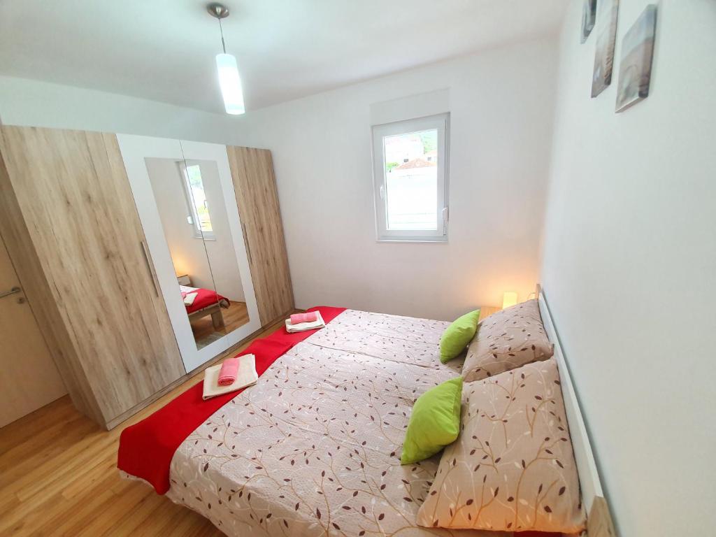 Postel nebo postele na pokoji v ubytování Apartments Lara