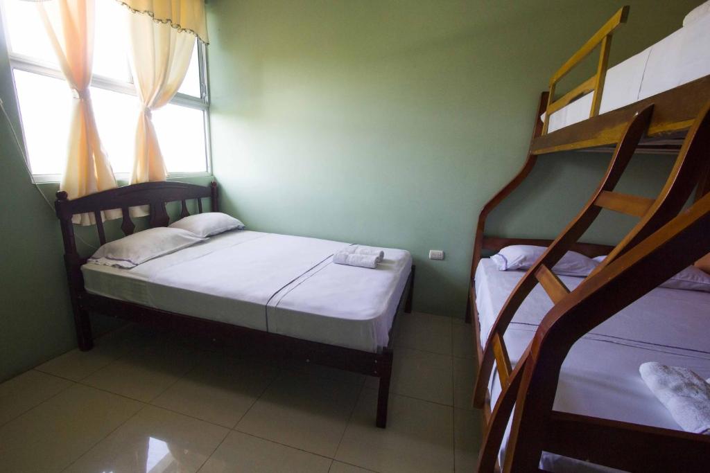 Postel nebo postele na pokoji v ubytování Hostal Alcazaba