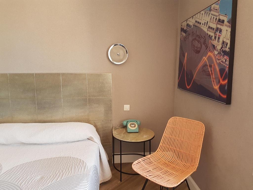Postel nebo postele na pokoji v ubytování Hôtel L'orque Bleue