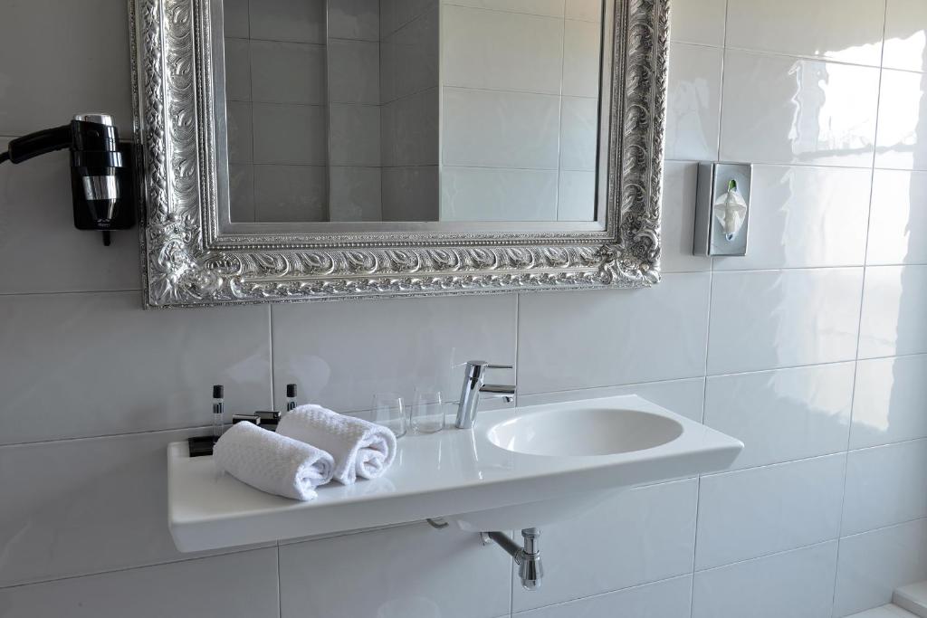 Koupelna v ubytování Hotel La Villa Nice Victor Hugo