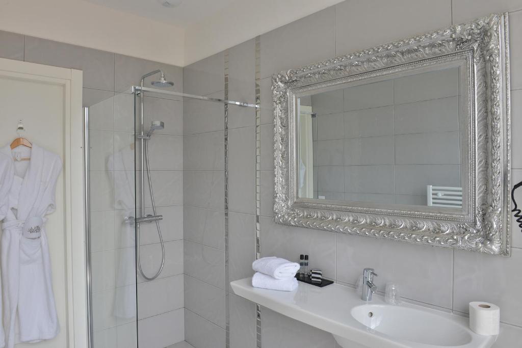 Koupelna v ubytování Hotel La Villa Nice Victor Hugo