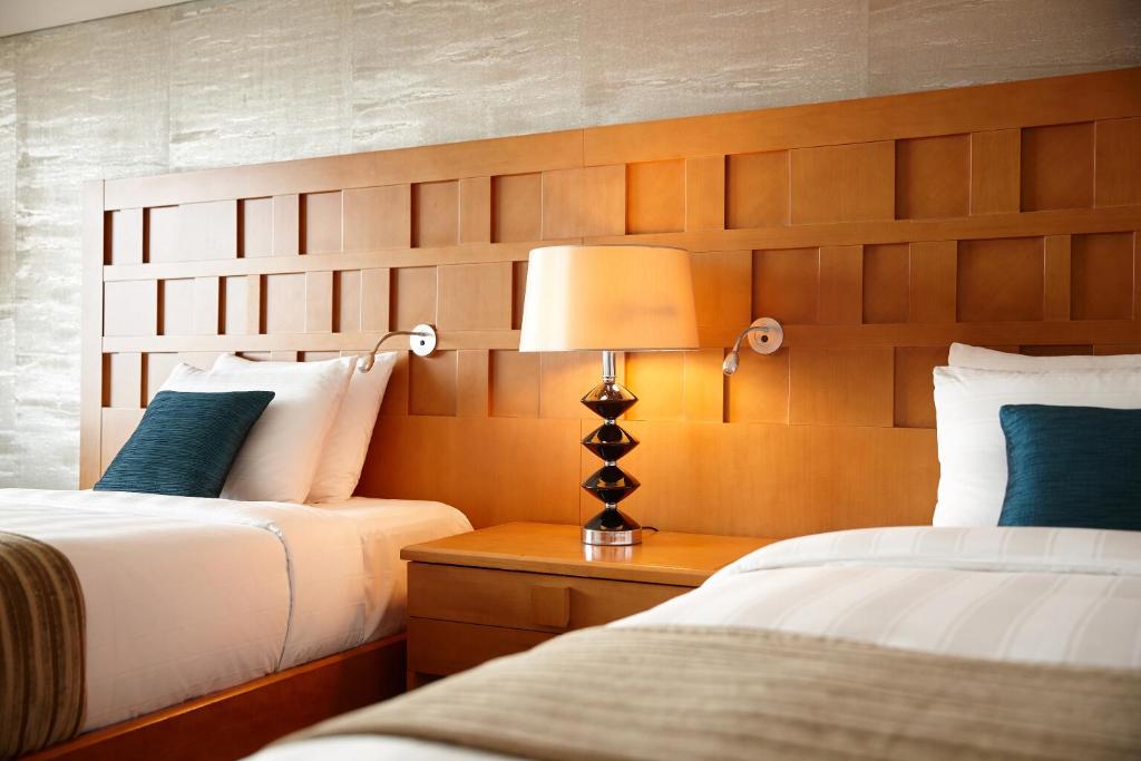Postel nebo postele na pokoji v ubytování Lotte Hotel Busan