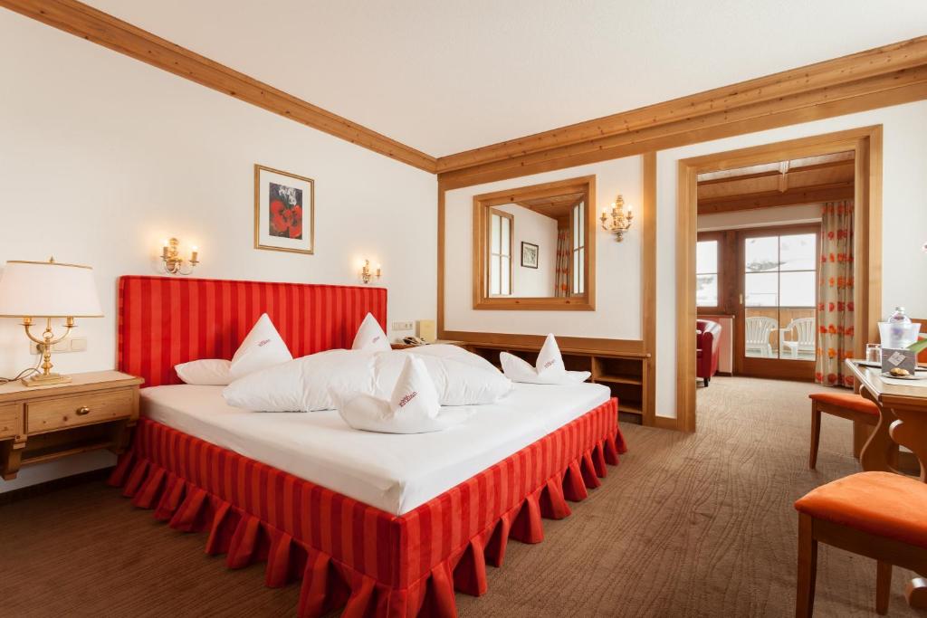 Postel nebo postele na pokoji v ubytování Hotel Enzian
