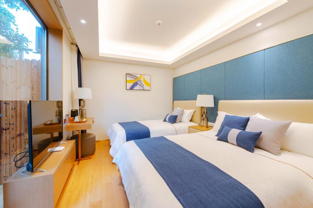 Postel nebo postele na pokoji v ubytování Hangzhou Ziwei Boutique Homestay