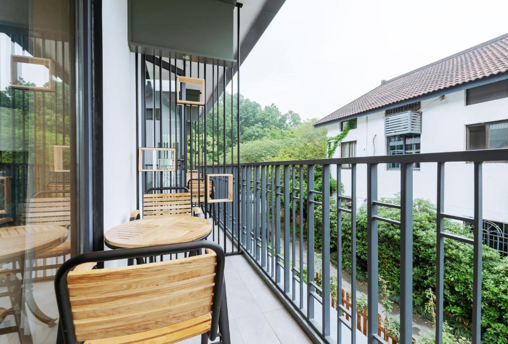 Balkón nebo terasa v ubytování Hangzhou Ziwei Boutique Homestay