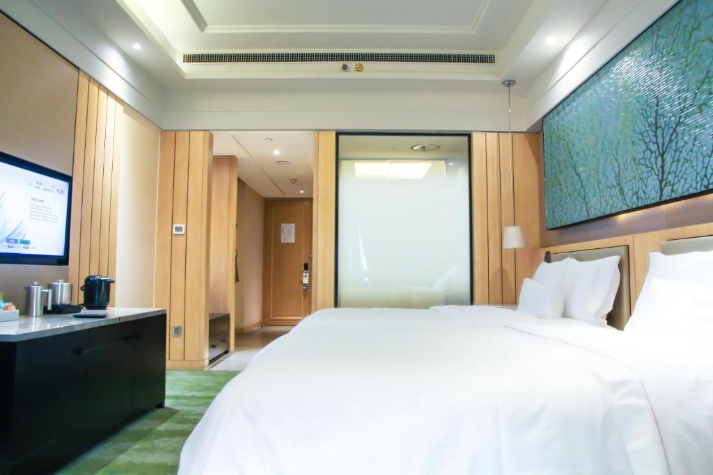 The Westin Qingdao - Instagrammable - Guest Room, 2 Double, City View, Mid Floor