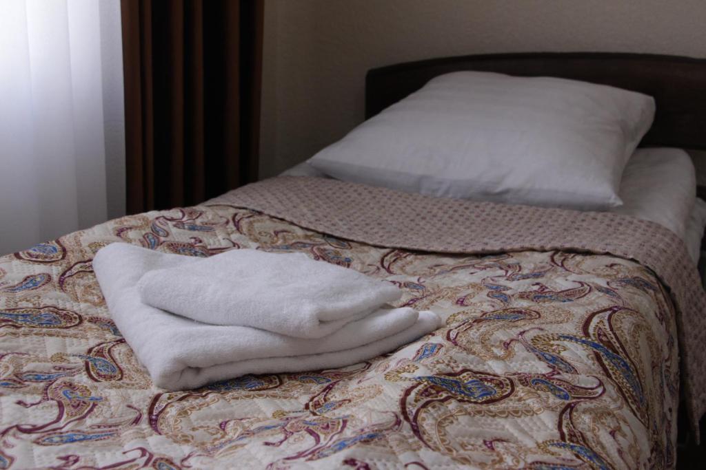 Postel nebo postele na pokoji v ubytování Snow Leopard Hostel
