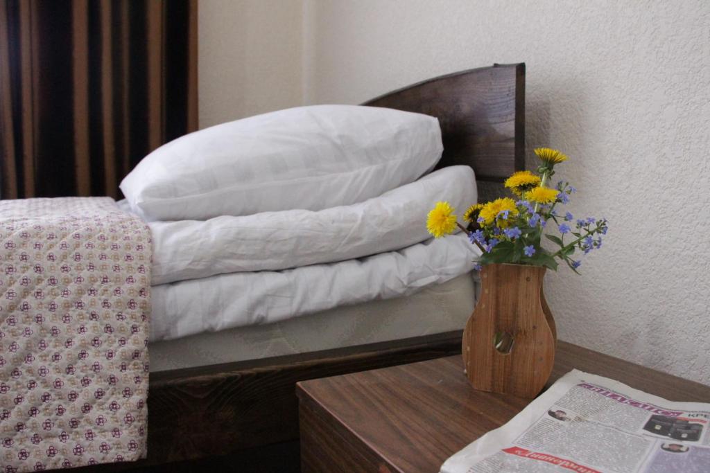 Postel nebo postele na pokoji v ubytování Snow Leopard Hostel