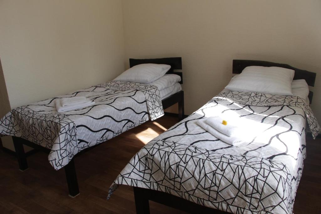 Postel nebo postele na pokoji v ubytování Snow Leopard Hostel
