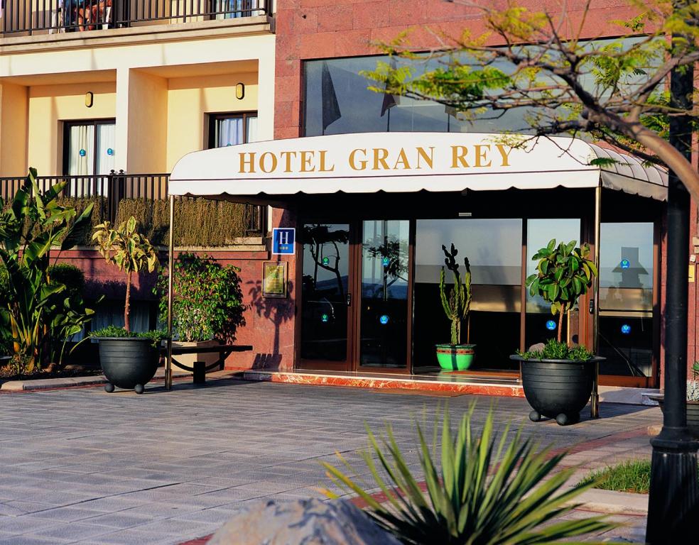 a hotelarma rex sign in front of a building at Hotel Gran Rey in Valle Gran Rey