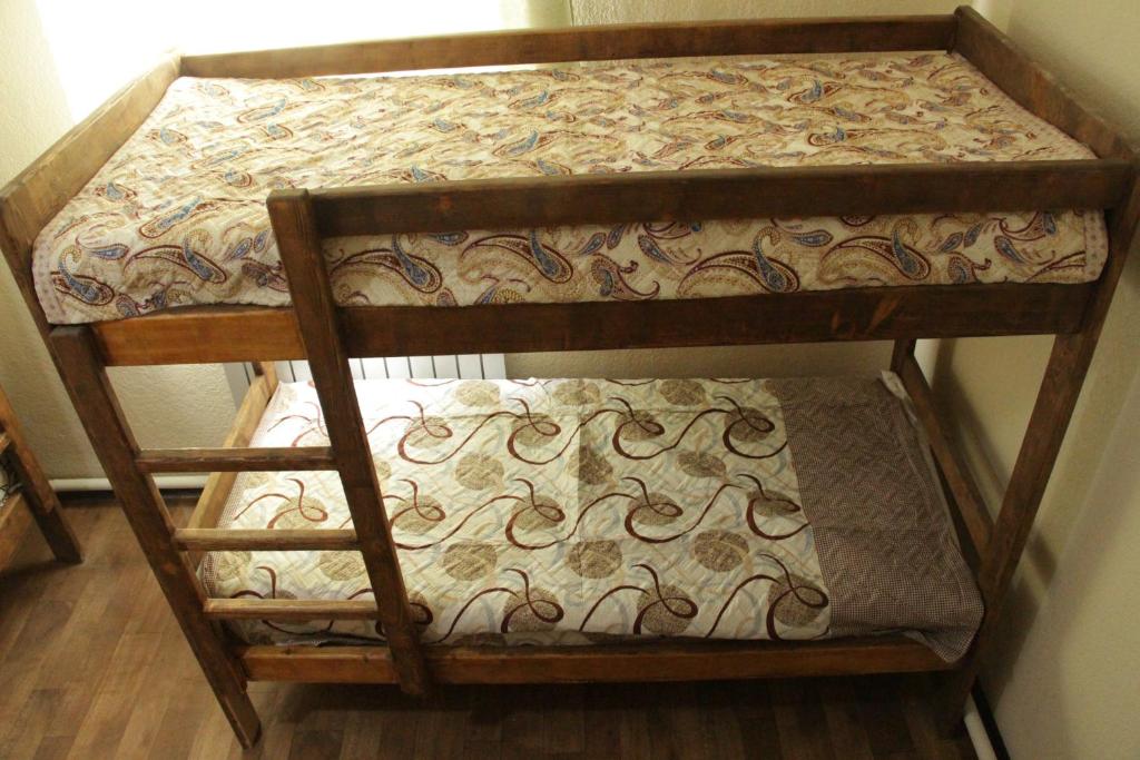 Postel nebo postele na pokoji v ubytování Snow Leopard Hostel