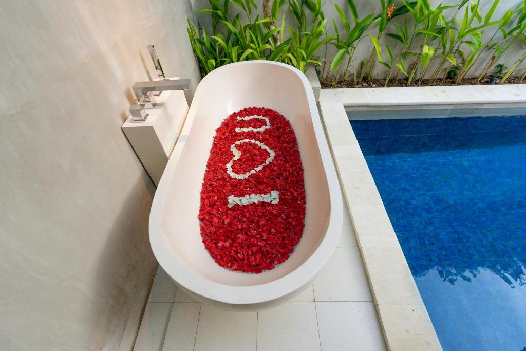 Бассейн в 18 Suite Villa Loft at Kuta или поблизости