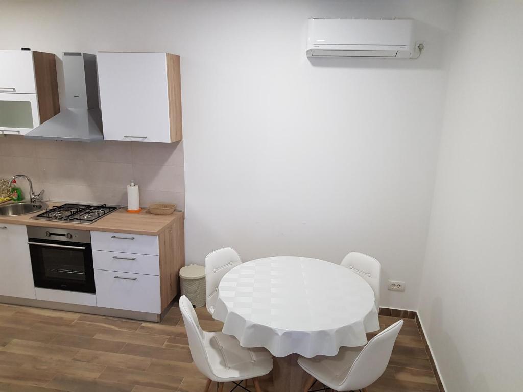 Kuchyň nebo kuchyňský kout v ubytování Apartments Damić