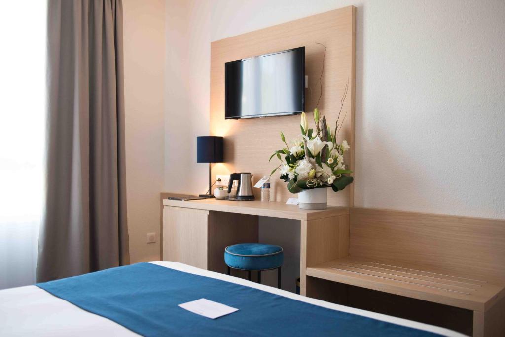 Postel nebo postele na pokoji v ubytování Best Western Hôtel Le Sud