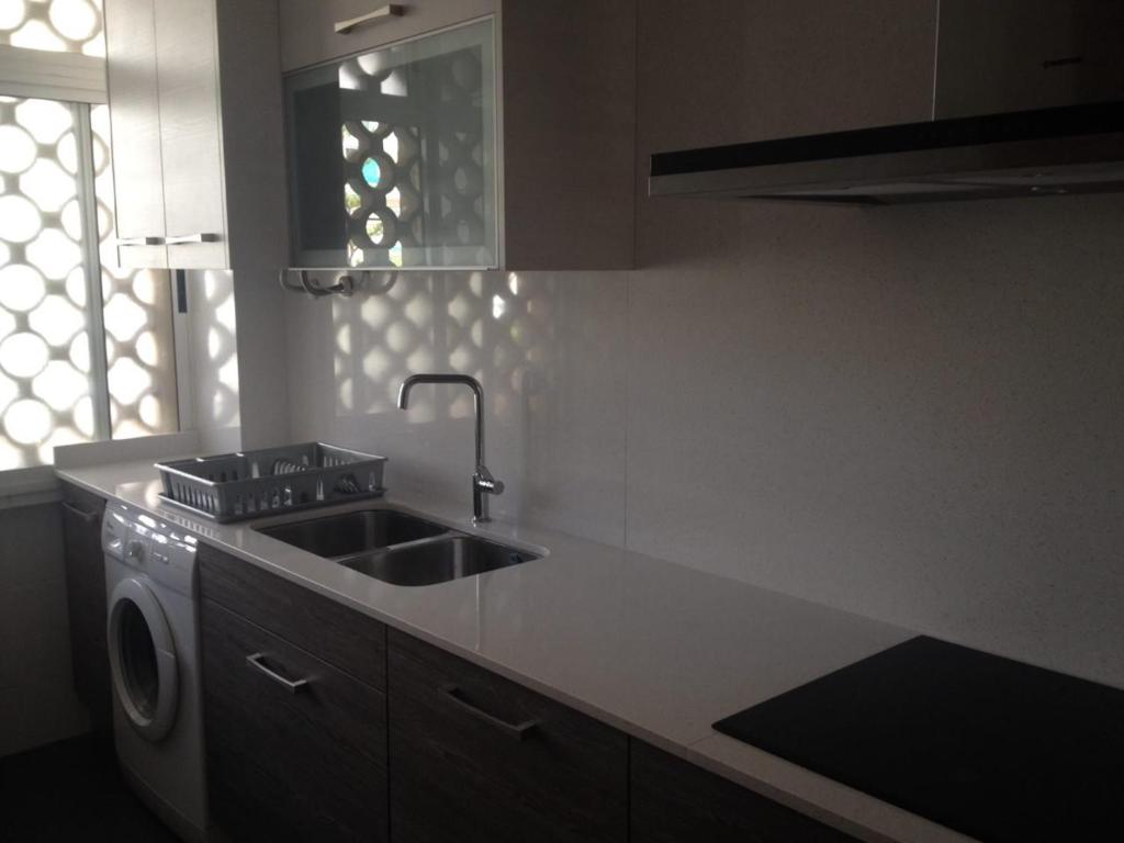 Kuchyňa alebo kuchynka v ubytovaní Apartamento Primera Linea de Mar, Cunit
