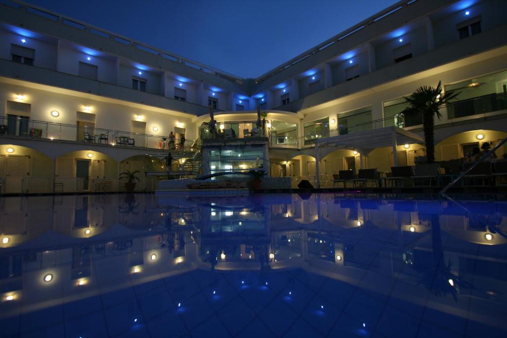 Bazén v ubytování Hotel Splendid Mare nebo v jeho okolí