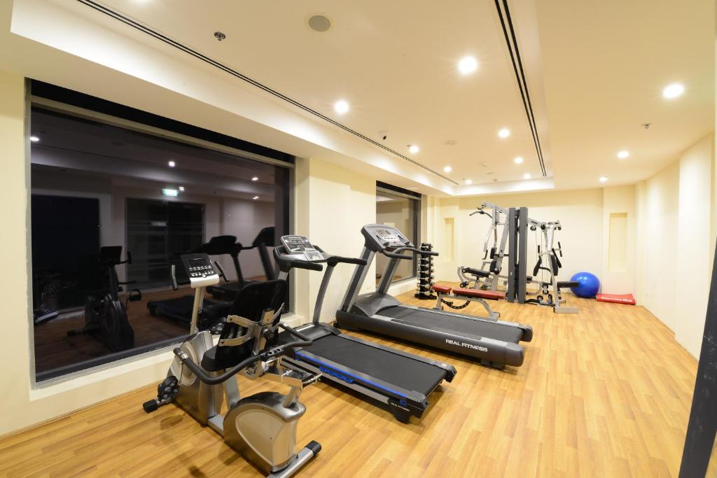 Fitness centrum a/nebo fitness zařízení v ubytování Landmark Premier Hotel