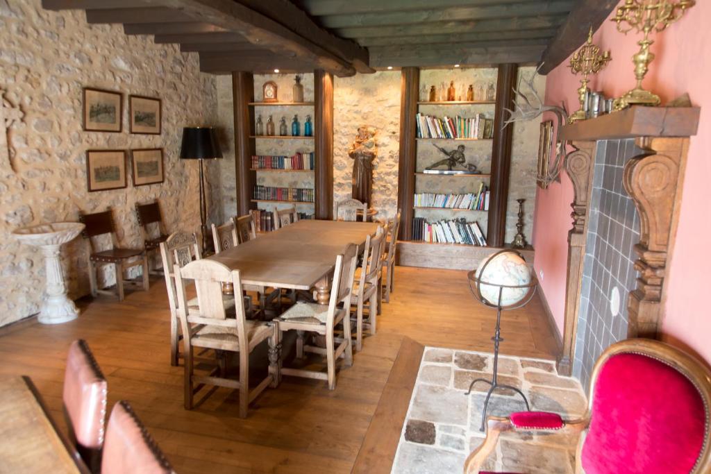 a dining room with a table and chairs at Domaine Utah Beach - Le Grand Hard in Sainte-Marie-du-Mont