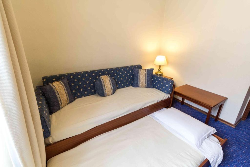 Uma cama ou camas num quarto em Hotel Eurosol Gouveia