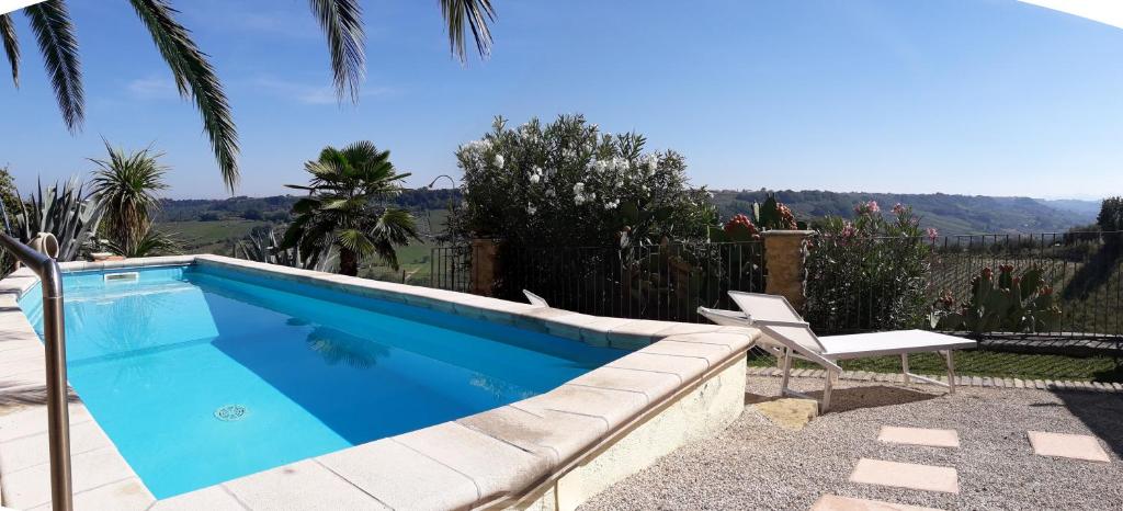 The swimming pool at or close to Casa Del Leone Rosso e Welness a due passi dalla Costa dei Trabocchi