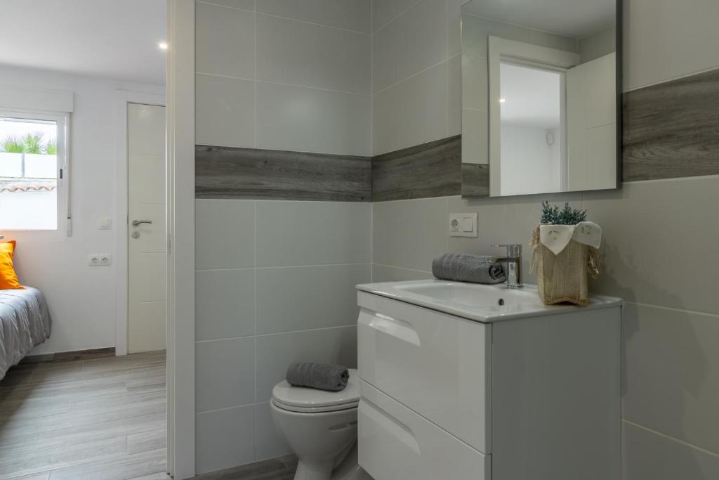Fotografia z galérie ubytovania Goldhome - Montgri - Piscina climatizada v destinácii Empuriabrava