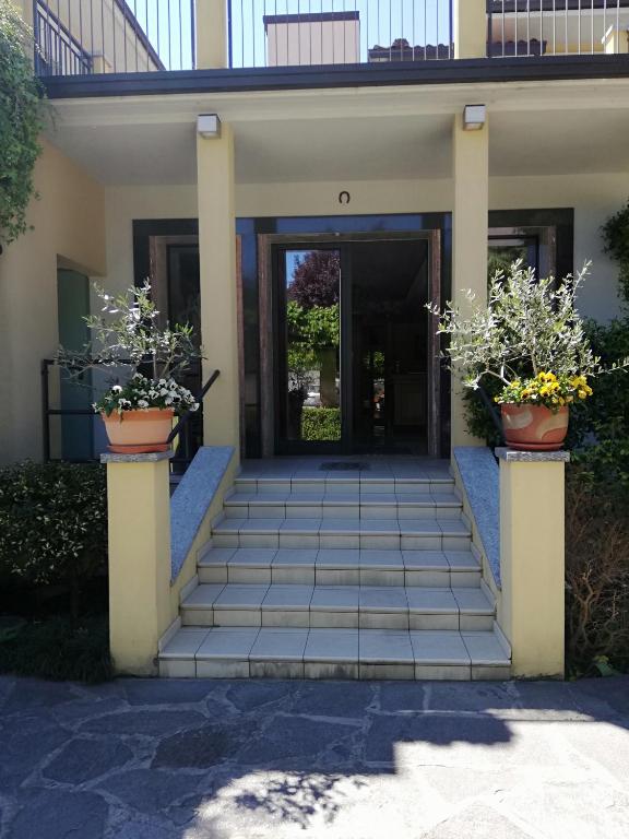 De façade/entree van Hotel Fioroni