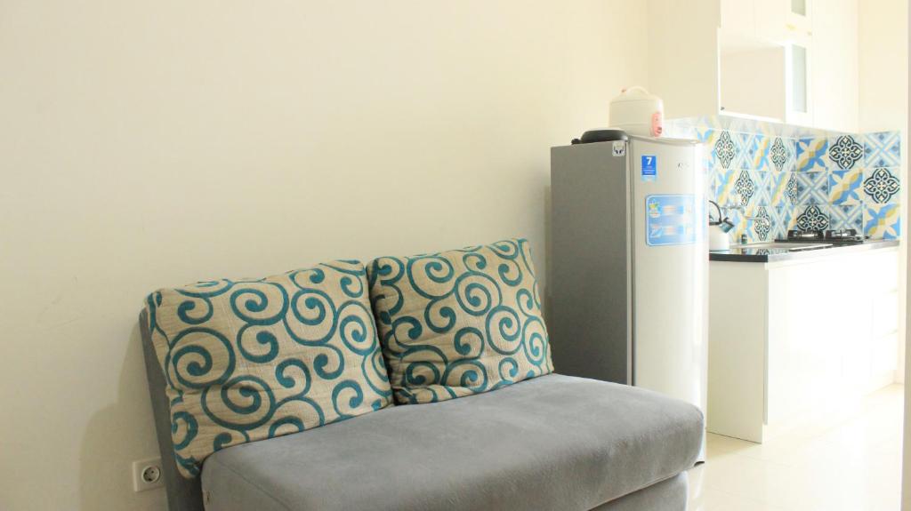 Modest 1BR Apartment at Parahyangan Residence By Travelio - Appartement D'une Chambre