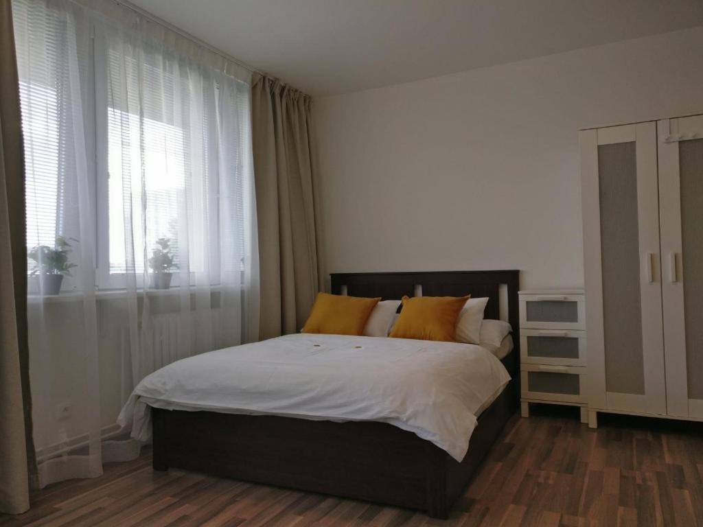 Invalidovna Apartment - Apartment With Garden View