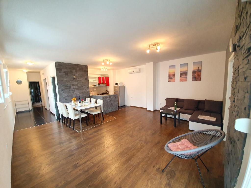 Kuchyň nebo kuchyňský kout v ubytování Apartments Lara