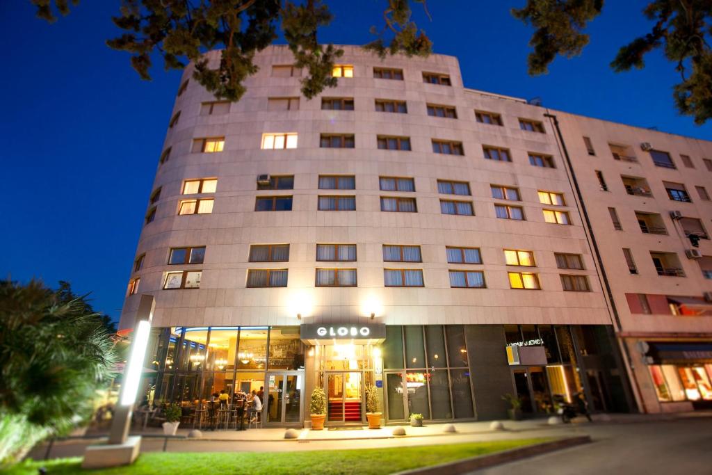 a building with a sign on the front of it at Hotel Globo in Split