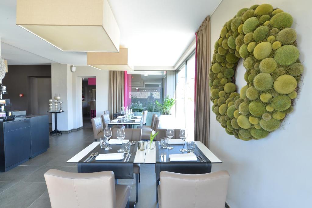 Kuchyň nebo kuchyňský kout v ubytování Durbuy Ô Restaurant Hotel