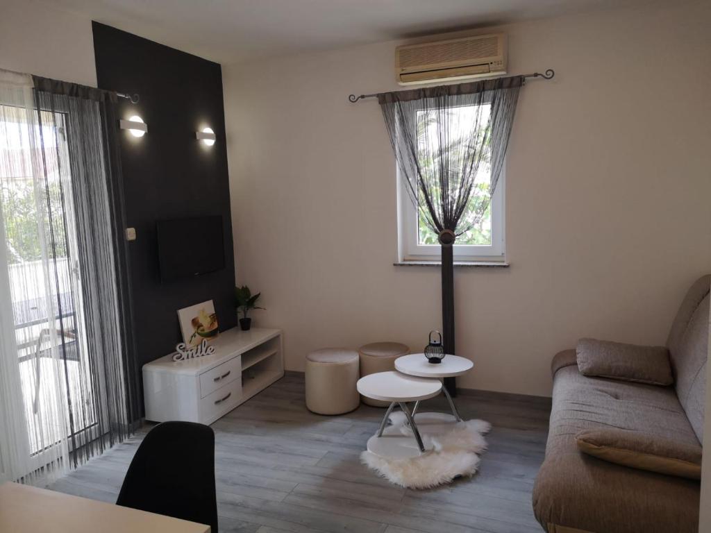 a living room with a couch and a table at Apartment Vesna in Novalja