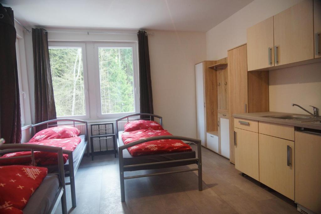 Bahnhof Grenzau - Habitación Triple Económica Con Baño Compartido