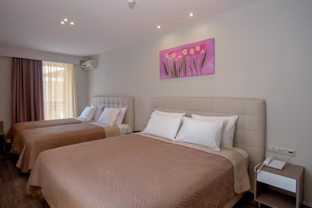 Łóżko lub łóżka w pokoju w obiekcie Irini Hotel