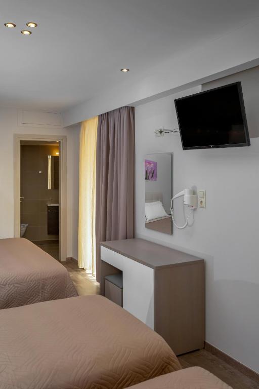 Łóżko lub łóżka w pokoju w obiekcie Irini Hotel