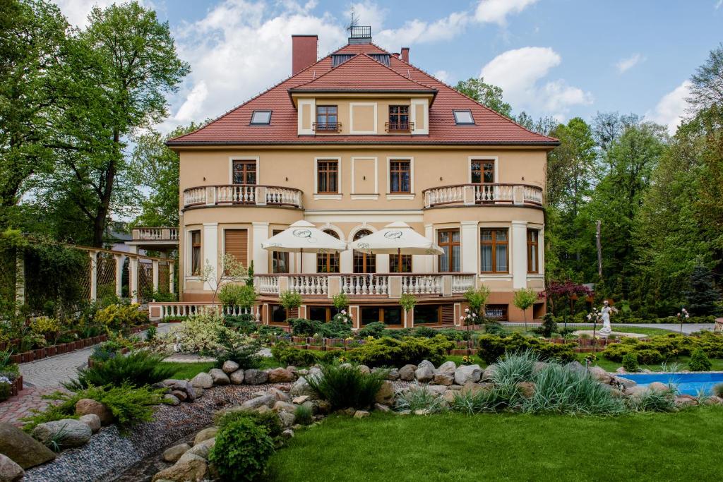 Pałac Ogrodowa - Apartment With Balcony