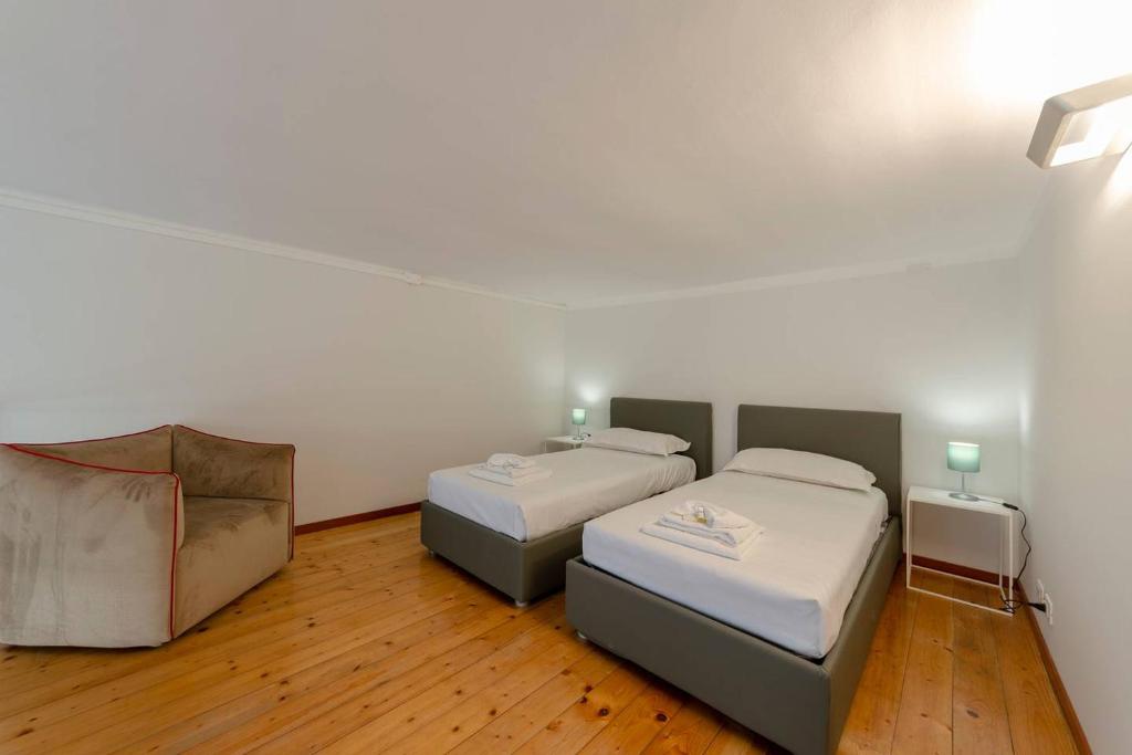 Posteľ alebo postele v izbe v ubytovaní JOIVY Elegant Flat for 7, in the heart of Genoa